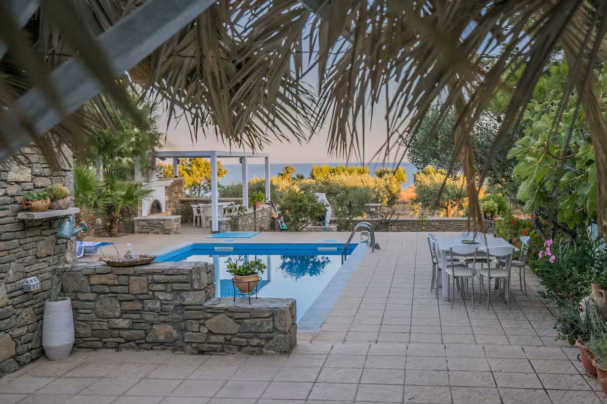 Spiti Petrino with Pool